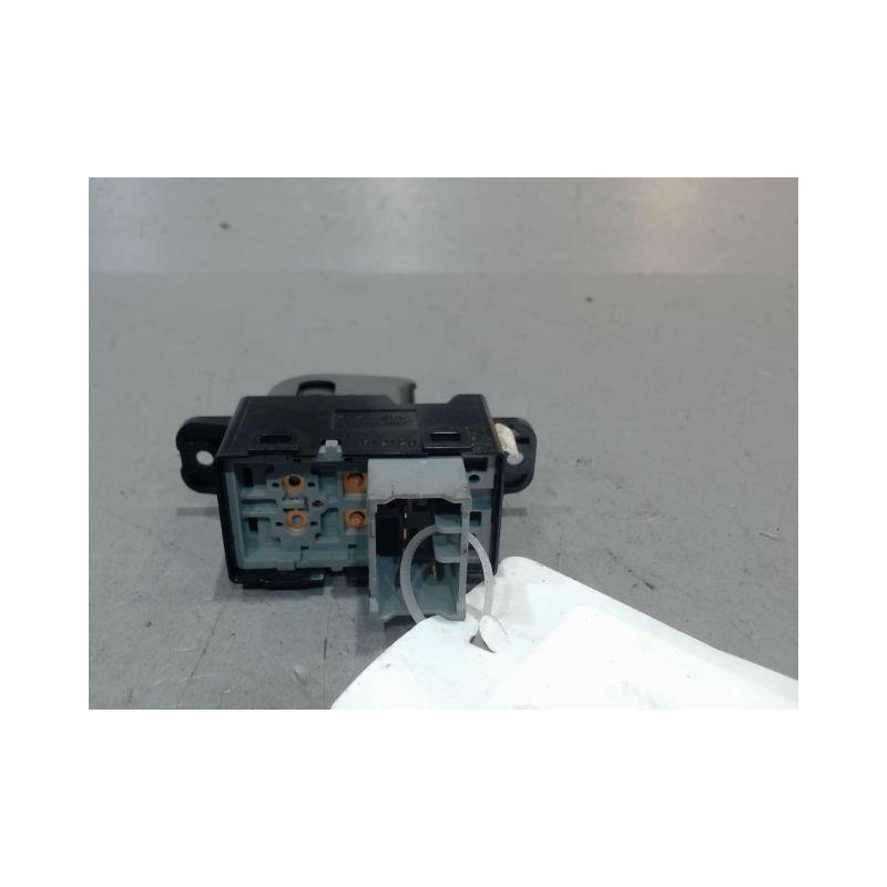 COMMANDE LEVE-GLACE PORTE ARD SSANGYONG TIVOLI