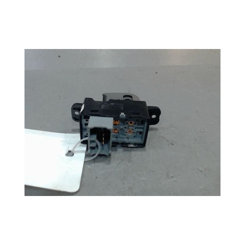 COMMANDE LEVE-GLACE PORTE ARG SSANGYONG TIVOLI