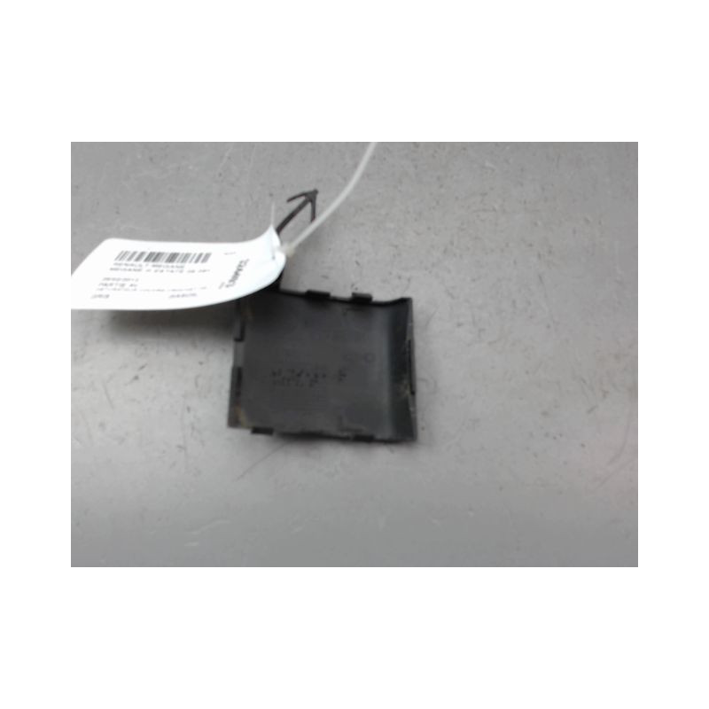 OBTURATEUR COUVRE CROCHET DE BOUCLIER AV RENAULT MEGANE III ESTATE 09-