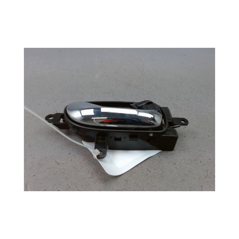 POIGNEE INTERIEURE PORTE AVANT DROIT NISSAN LEAF 2011-...