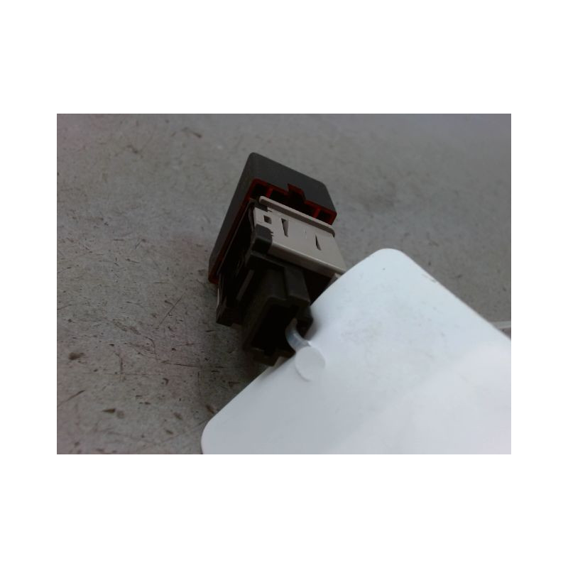 BOUTON DE WARNING NISSAN LEAF 2011-...