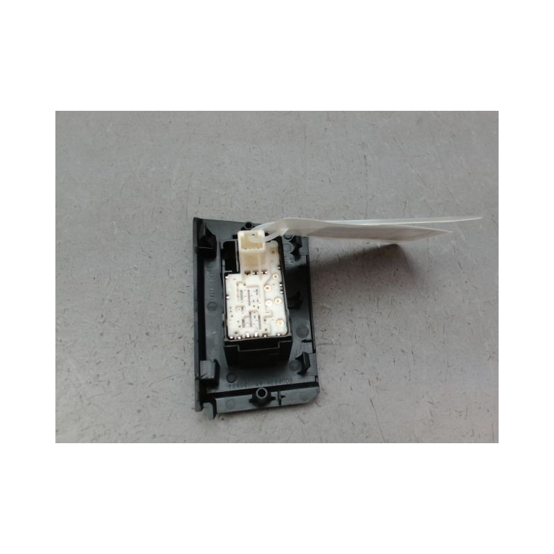 COMMANDE LEVE-GLACE PORTE ARG TOYOTA AURIS 2010-