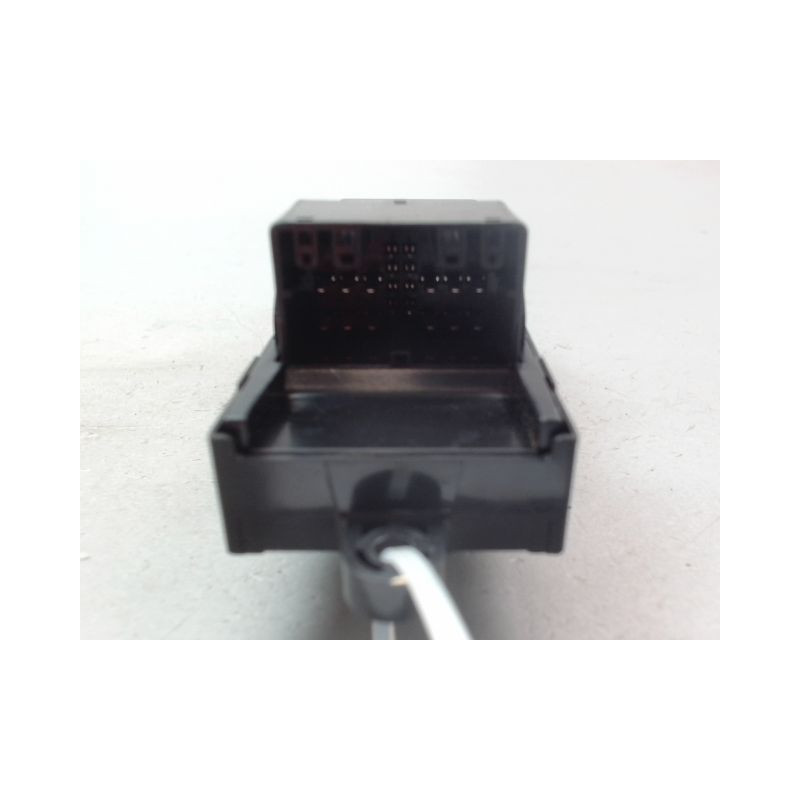 COMMANDE LEVE-GLACE PORTE AVG SUZUKI BALENO -98