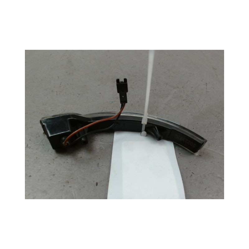 REPETITEUR RETROVISEUR DROIT DACIA SPRING