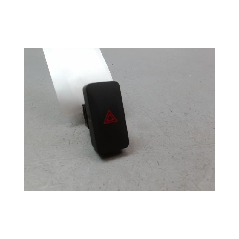 BOUTON DE WARNING NISSAN LEAF 2011-...