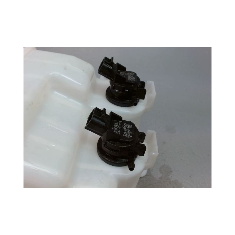 RESERVOIR LAVE-GLACE AVANT TOYOTA VERSO-S