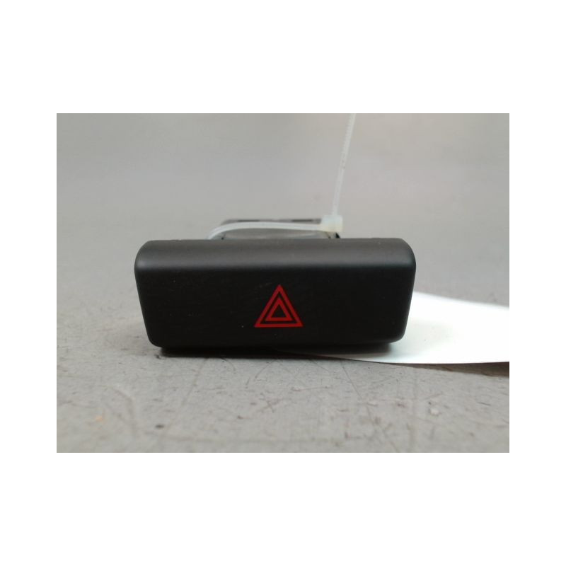 BOUTON DE WARNING MAZDA CX-3