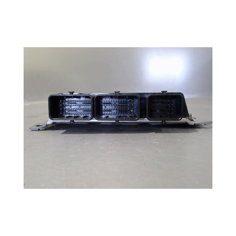 CALCULATEUR MOTEUR RENAULT CLIO