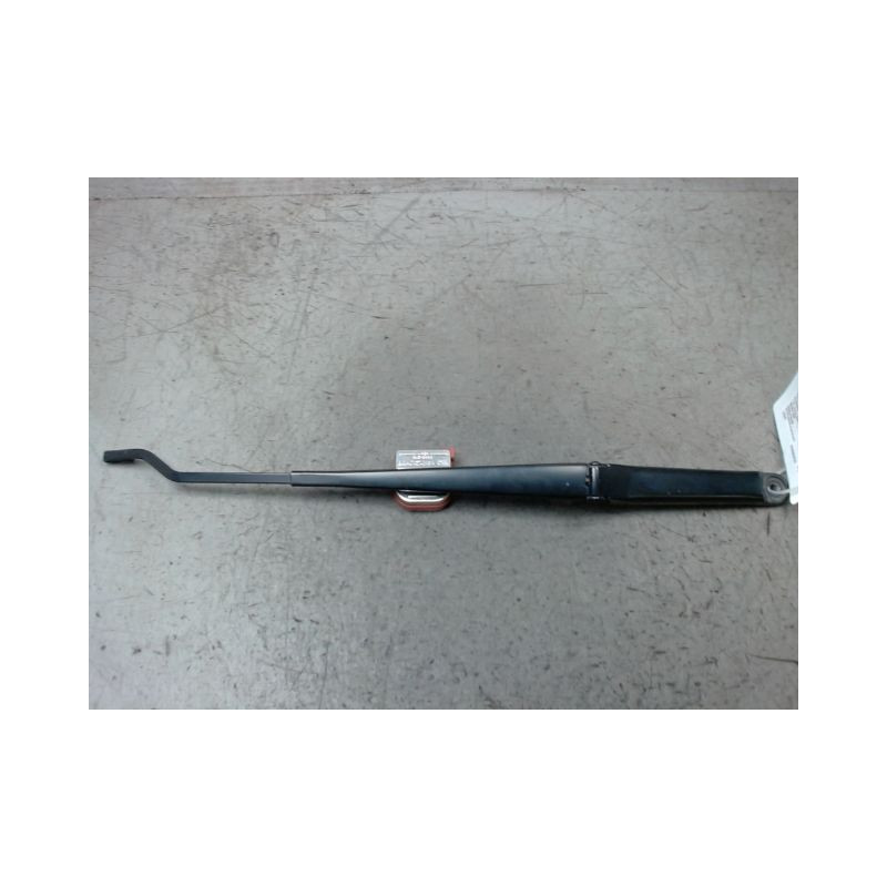 BRAS ESSUIE-GLACE AVANT DROIT TOYOTA AVENSIS -2000