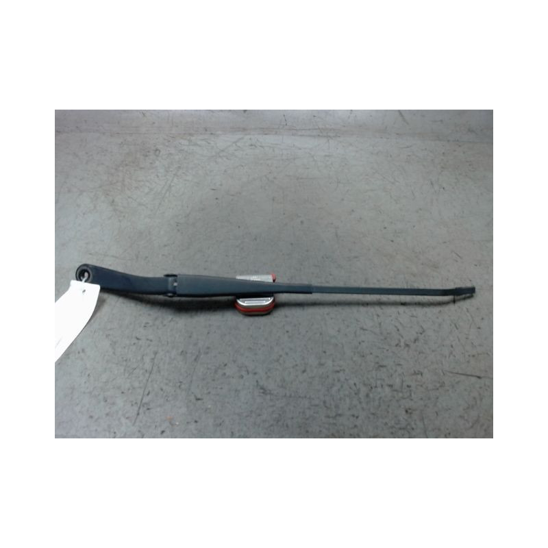 BRAS ESSUIE-GLACE AVANT DROIT DACIA SANDERO 2008-