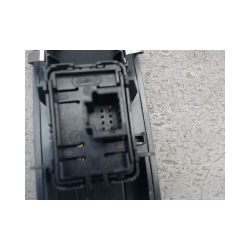 COMMANDE LEVE-GLACE PORTE AVD RENAULT LAGUNA
