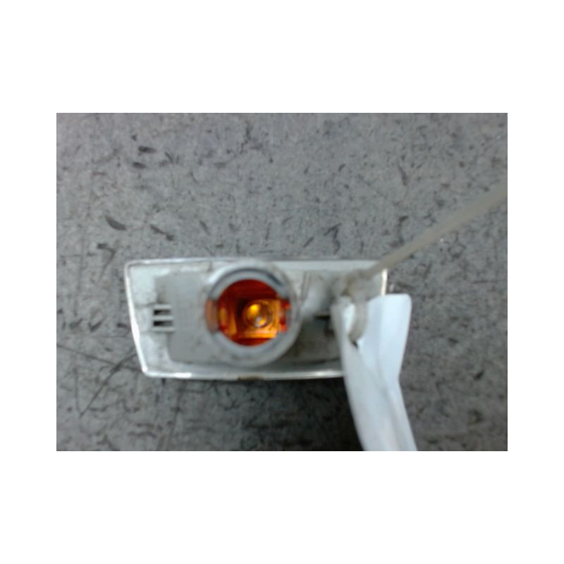 REPETITEUR AILE DROIT OPEL CORSA