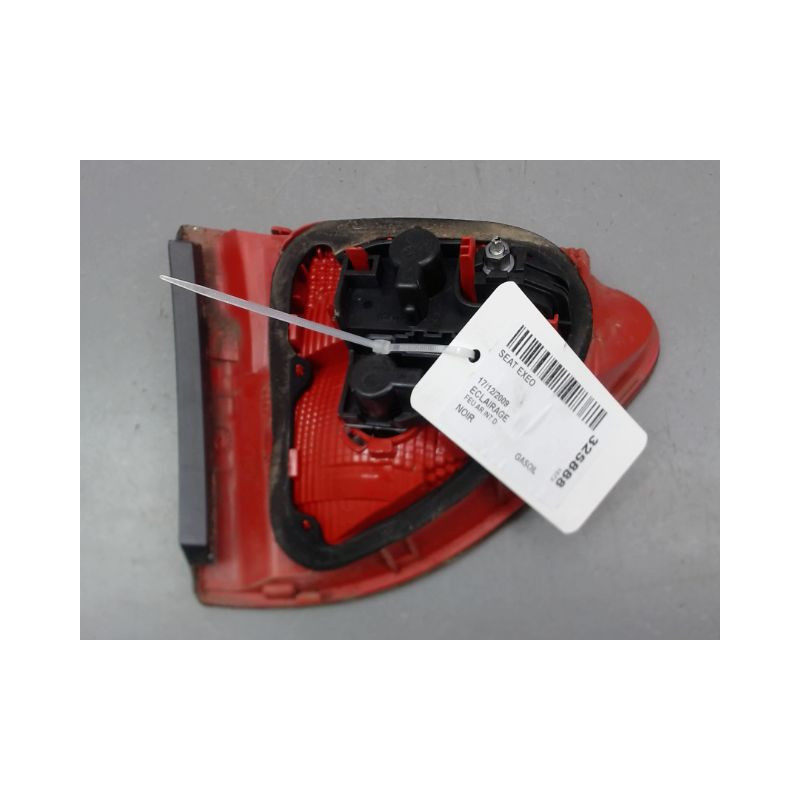 FEU ARRIERE INTERIEUR DROIT SEAT EXEO