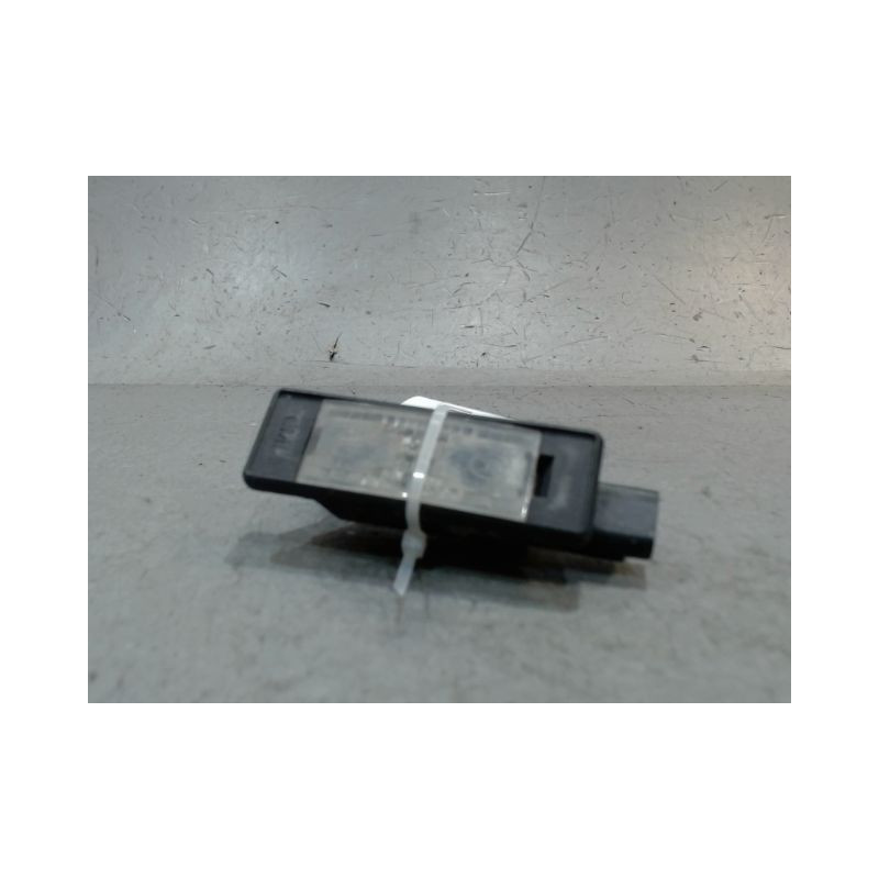 ECLAIREUR PLAQUE DE POLICE DROIT PEUGEOT 3008