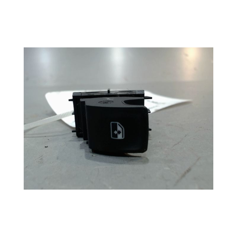 COMMANDE LEVE-GLACE PORTE AVD VOLKSWAGEN GOLF