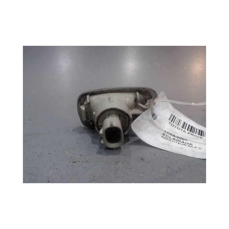 REPETITEUR AILE DROIT TOYOTA PRIUS