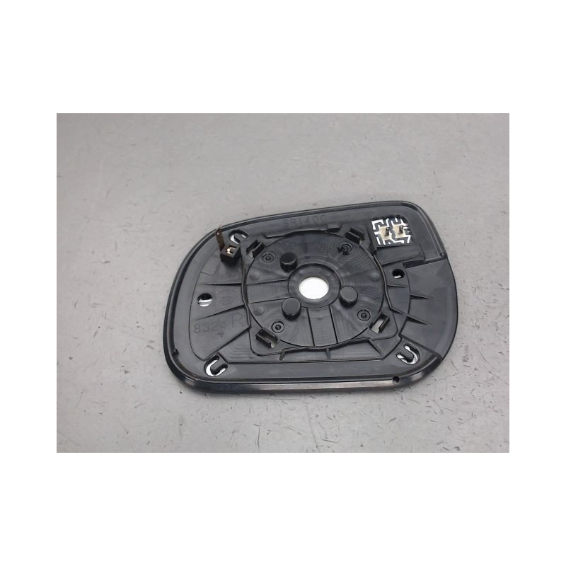 GLACE RETROVISEUR EXT D TOYOTA RAV4