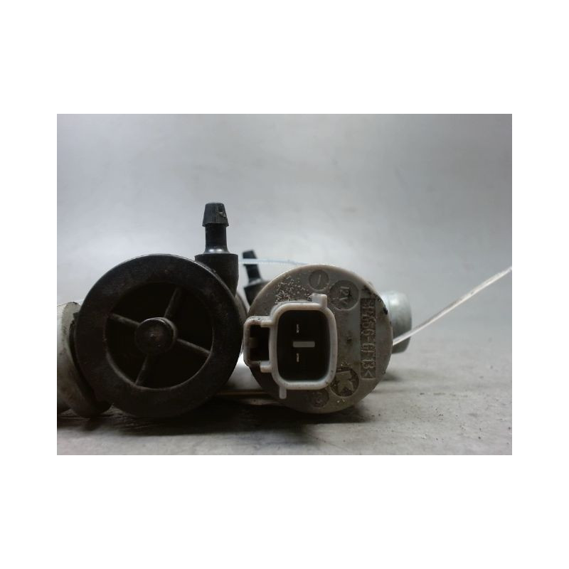 POMPE LAVE-GLACE AVANT TOYOTA AURIS 2007-