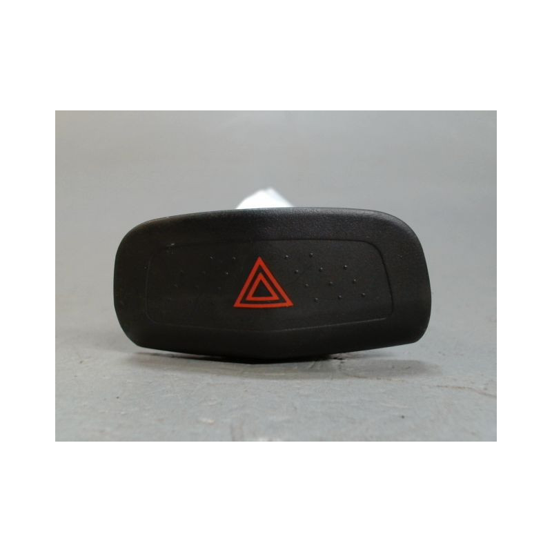 BOUTON DE WARNING NISSAN PRIMERA 2002-