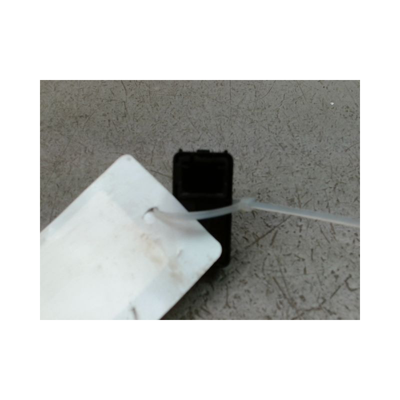 COMMANDE LEVE-GLACE PORTE AVD PEUGEOT PARTNER