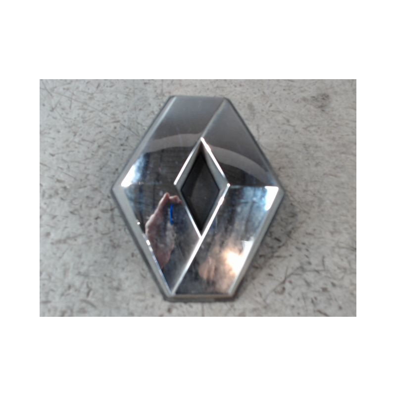 SIGLE CALANDRE RENAULT CLIO III 2009-