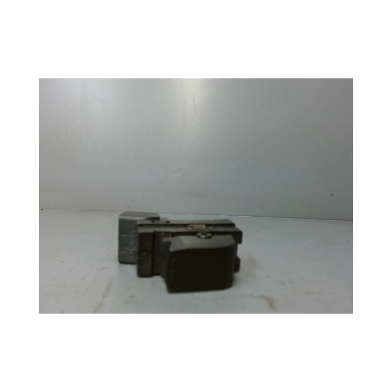 COMMANDE LEVE-GLACE PORTE AVD SUZUKI SWIFT