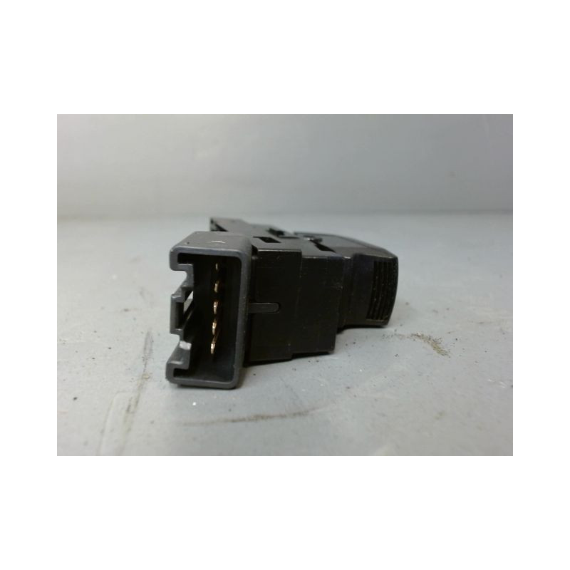 COMMANDE LEVE-GLACE PORTE AVD SUZUKI SWIFT