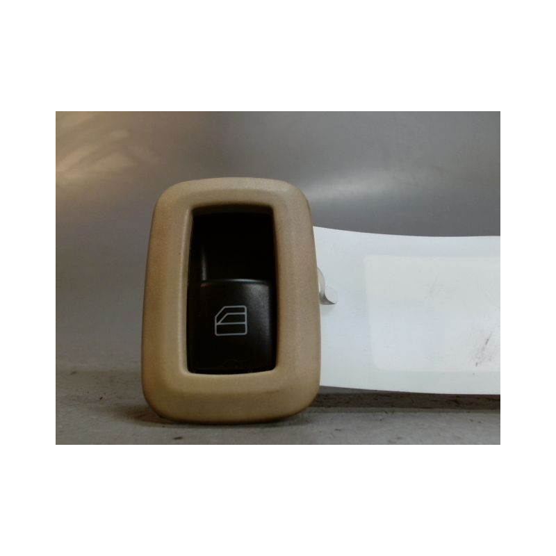 COMMANDE LEVE-GLACE PORTE ARG MERCEDES CLASSE A 2004-