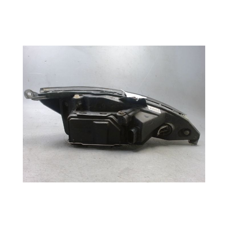 PHARE GAUCHE FORD FOCUS 98-04