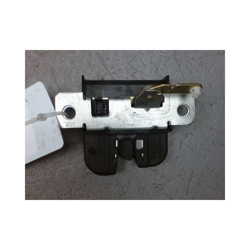 SERRURE HAYON  VOLKSWAGEN POLO 02-05