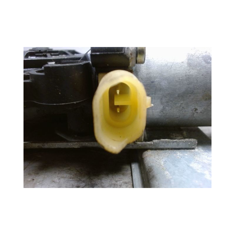 MECANISME+MOTEUR LEVE-GLACE AVANT DROIT TOYOTA AVENSIS -2000