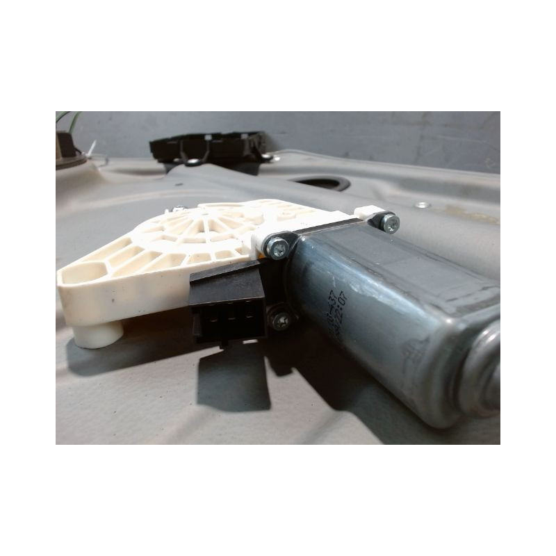 MECANISME+MOTEUR LEVE-GLACE AVANT DROIT MERCEDES CLASSE A 2004-
