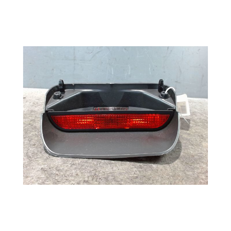 FEUX STOP SUPPLEMENTAIRE DACIA SANDERO 2008-