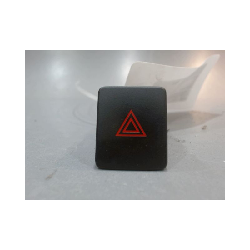 BOUTON DE WARNING NISSAN QASHQAI