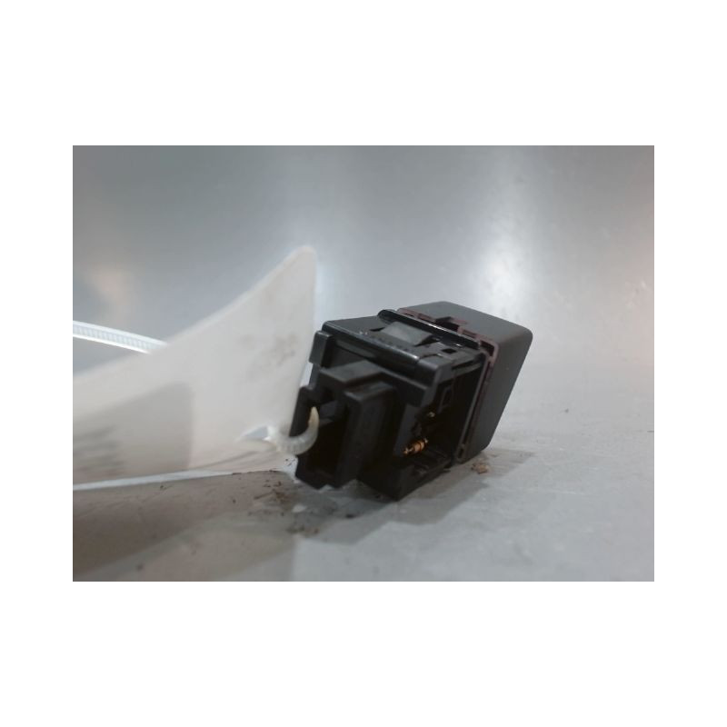 BOUTON DE WARNING NISSAN QASHQAI