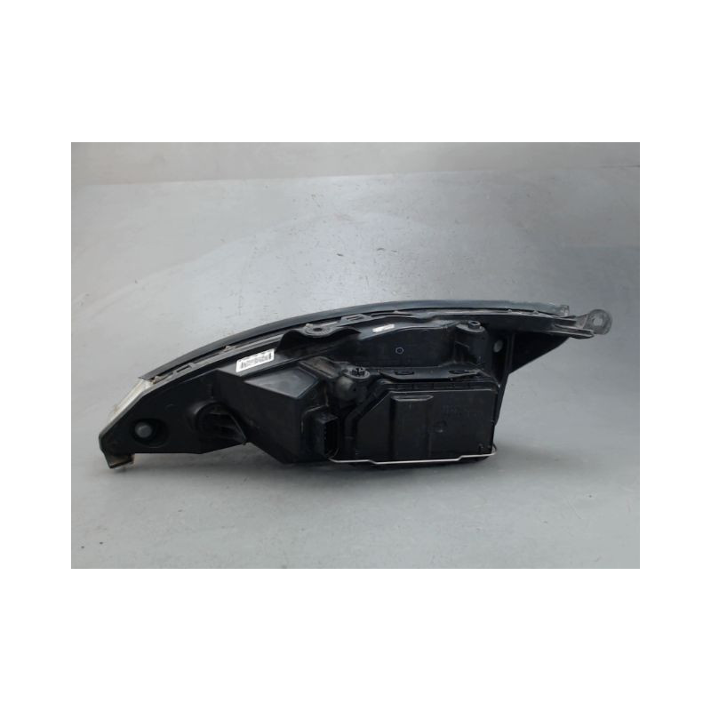 PHARE DROIT FORD FOCUS
