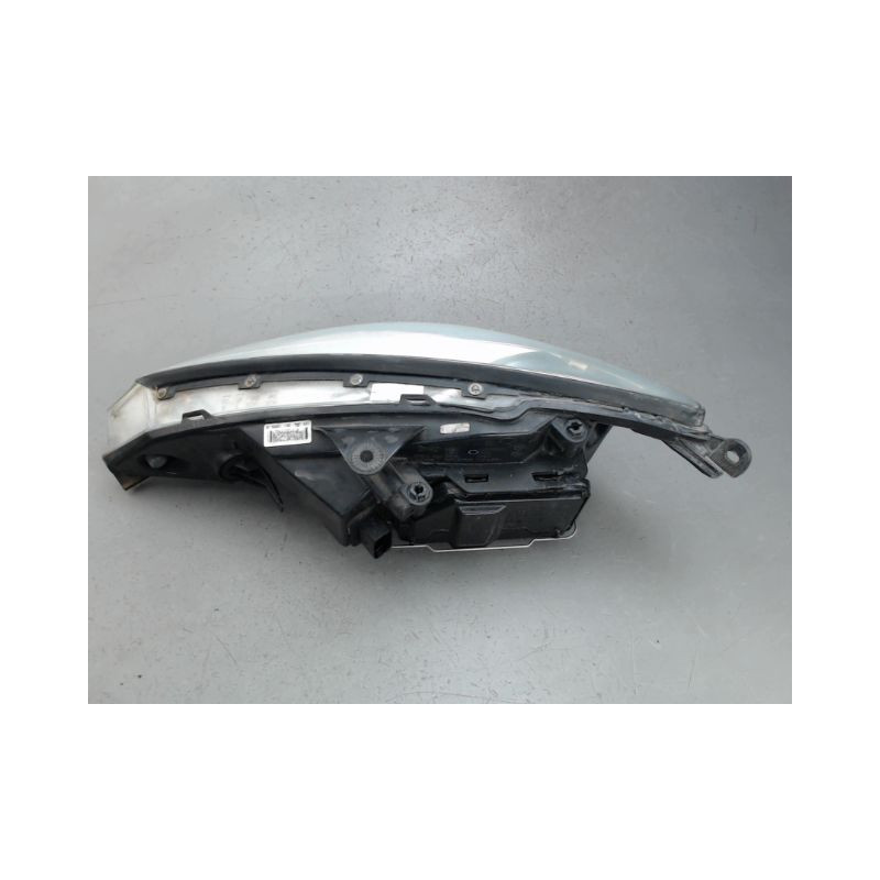 PHARE DROIT FORD FOCUS