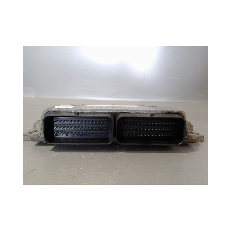 CALCULATEUR MOTEUR RENAULT CLIO