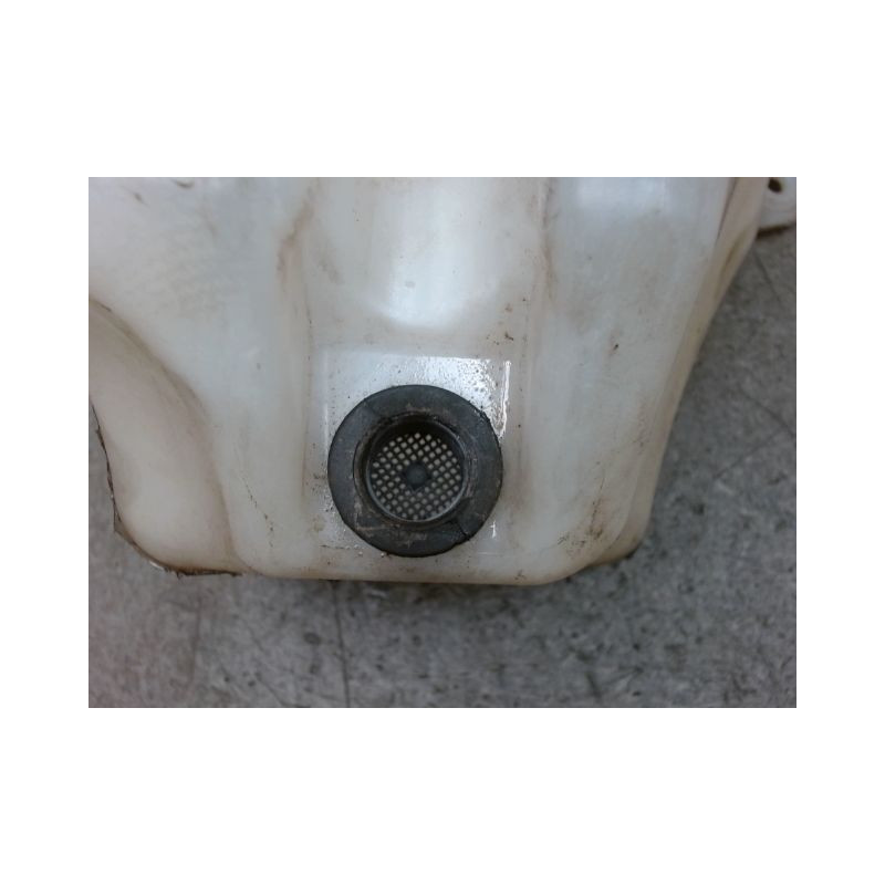 RESERVOIR LAVE-GLACE AVANT FORD FIESTA 2005-