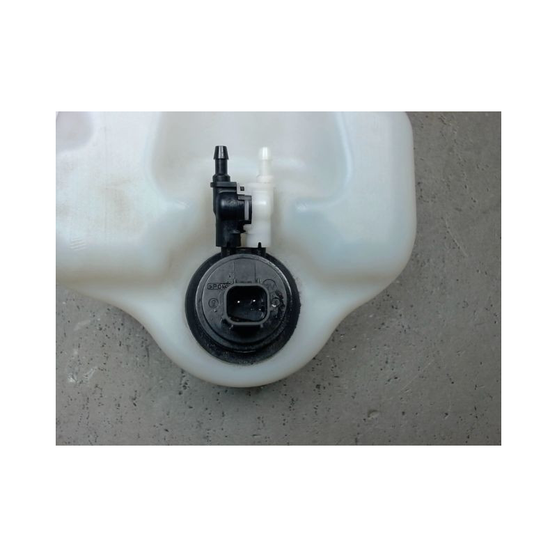 RESERVOIR LAVE-GLACE AVANT FORD FIESTA