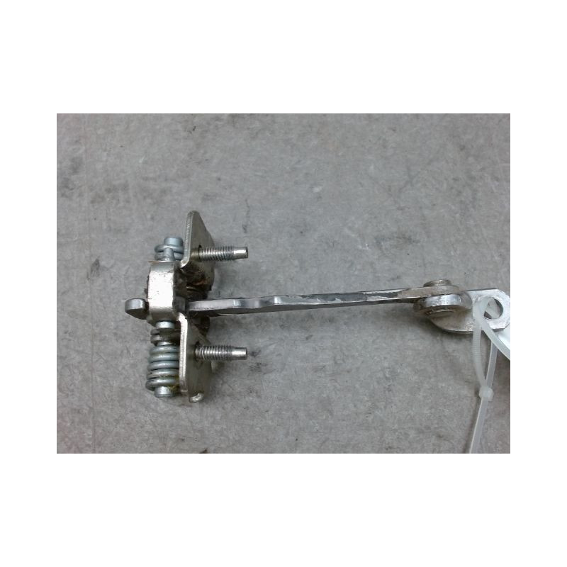 TIRANT PORTE AVANT DROIT DACIA SANDERO 2008-
