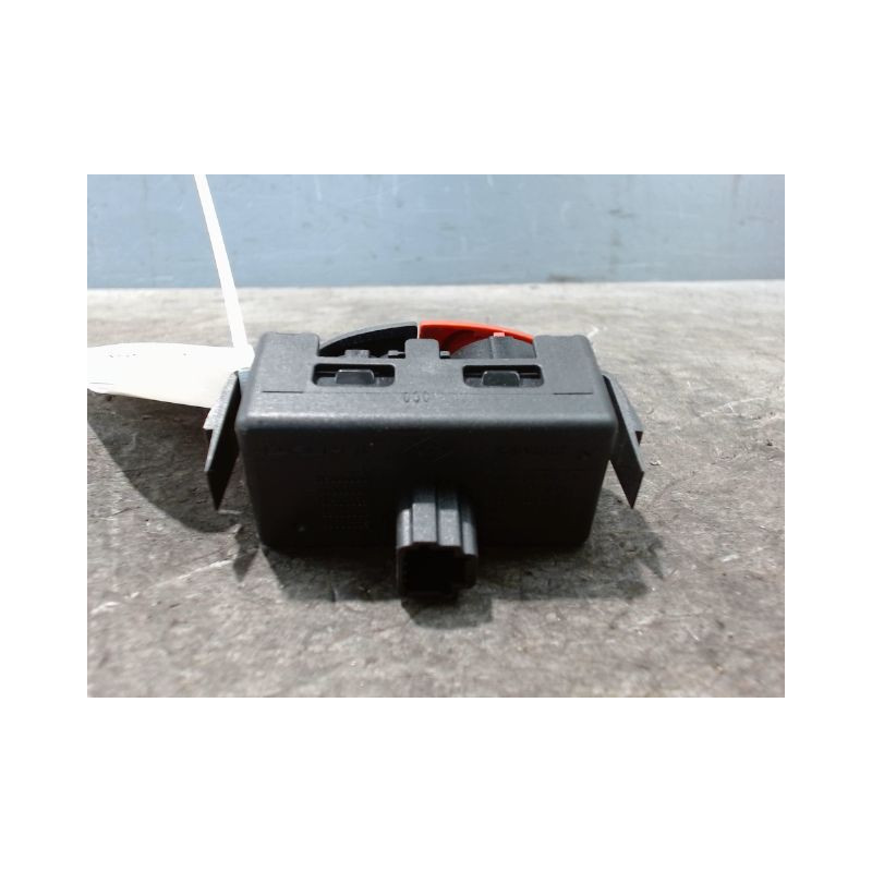 BOUTON DE WARNING RENAULT TWINGO 2 2009-