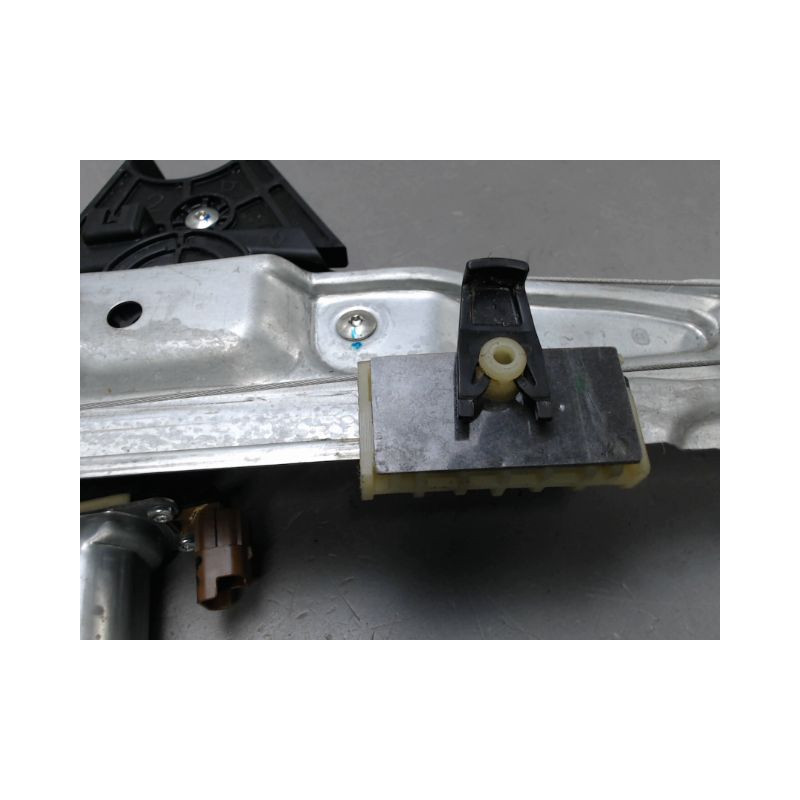 MECANISME LEVE-GLACE ARRIERE DROIT DACIA SANDERO