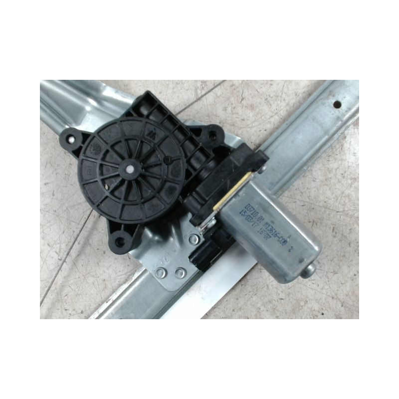 MECANISME+MOTEUR LEVE-GLACE ARRIERE DROIT DACIA SANDERO 2008-