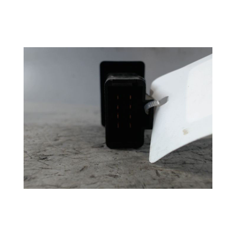 BOUTON DE WARNING DACIA LOGAN