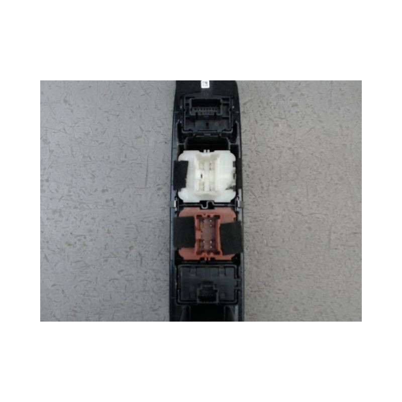 COMMANDE LEVE-GLACE PORTE AVG DACIA SANDERO