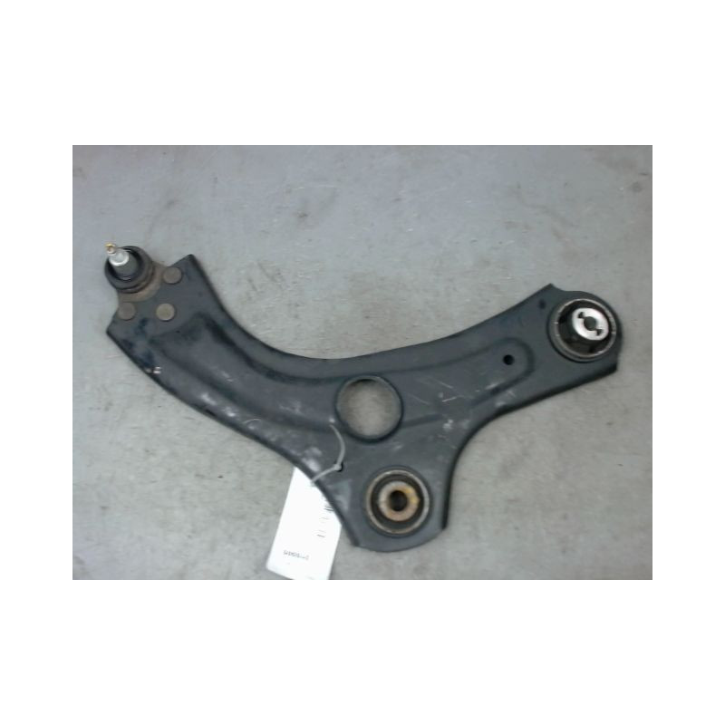 TRIANGLE INFERIEUR AVANT DROIT RENAULT CLIO