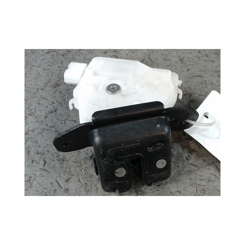 SERRURE HAYON  TOYOTA YARIS II 2010-