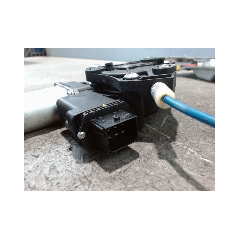 MECANISME+MOTEUR LEVE-GLACE AVANT GAUCHE OPEL CORSA 2010-