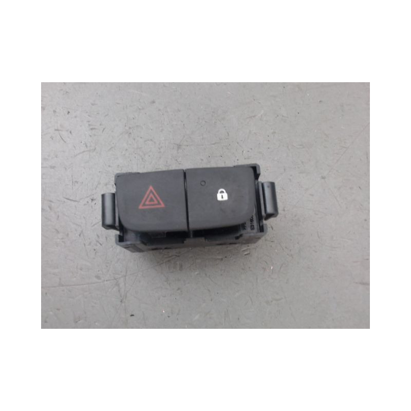BOUTON DE WARNING RENAULT TRAFIC